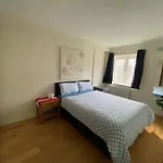 Cozy Room In Modern Apartment - Perfect Location